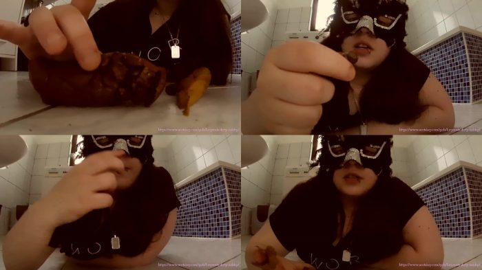 LucyScat – Tasting my Shit and playing with it
