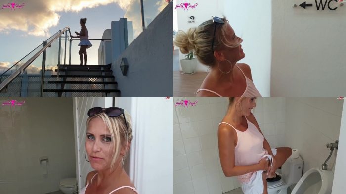 JuliaPink – Pissen im offentlichen Herrenklo