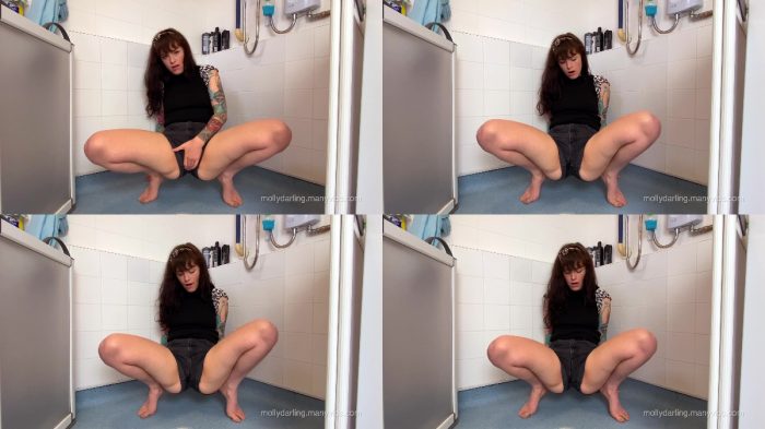 Molly Darling – Pissing in my jean shorts 4k
