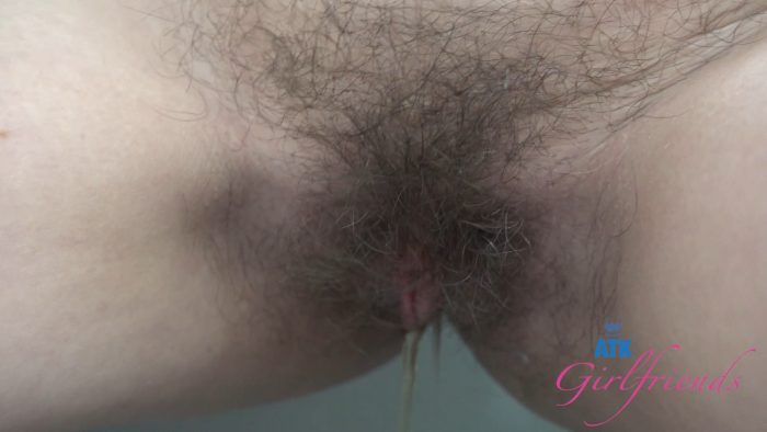 Riley Rose Pee