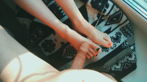 Paradise Footjob Cumshot and Piss on Feet