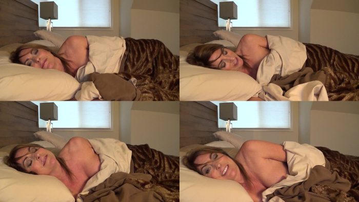 EricaKay – Farting in Bed and Sexy Talk