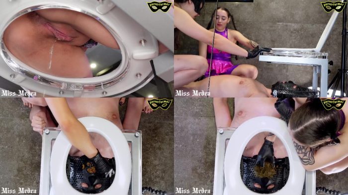 Two Schoolgirls Use the Full Toilet Extensively