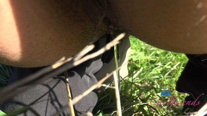 Selena Sativa Pee Outdoor
