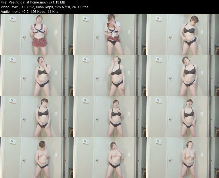 Peeing girl at home | Pee | Kinkmixer