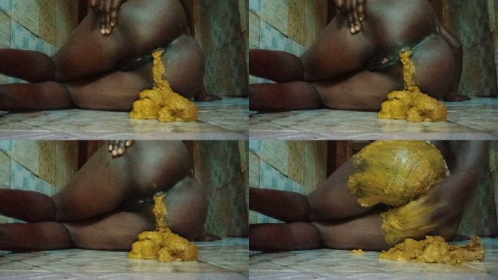 PrettyEbonies – Side pooping and smearing