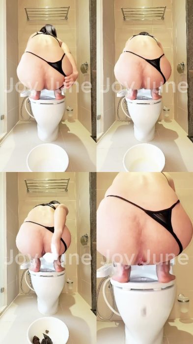 Joy June – Morning poop right before photo shoot
