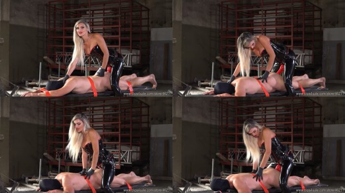 Strap-On Bitch – Mistress Iside – Fucked On The Bench