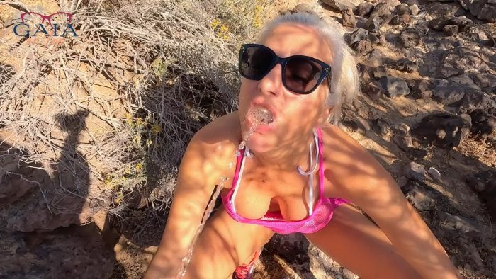 Thirsty MILF with broken car helped