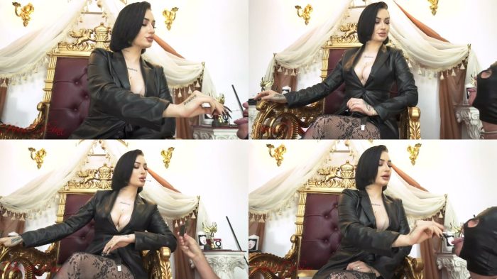 House of Sinn – The Enchantress uses the House of Sinn ashtray